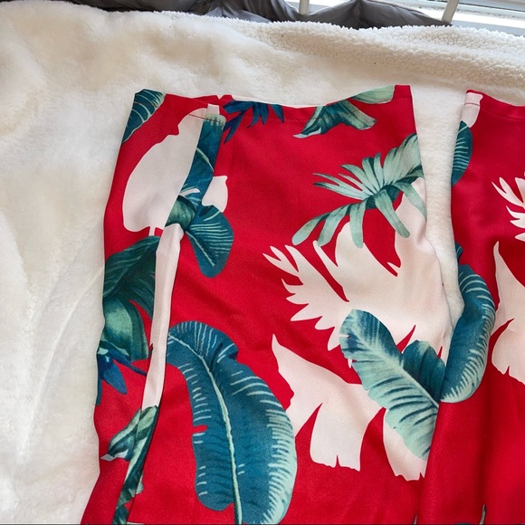 Lulu’s Floral Jumpsuit - Picture 5 of 15